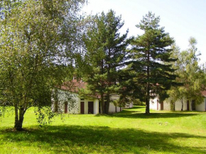 Maison de 2 chambres avec jardin amenage et wifi a La Chapelle Geneste